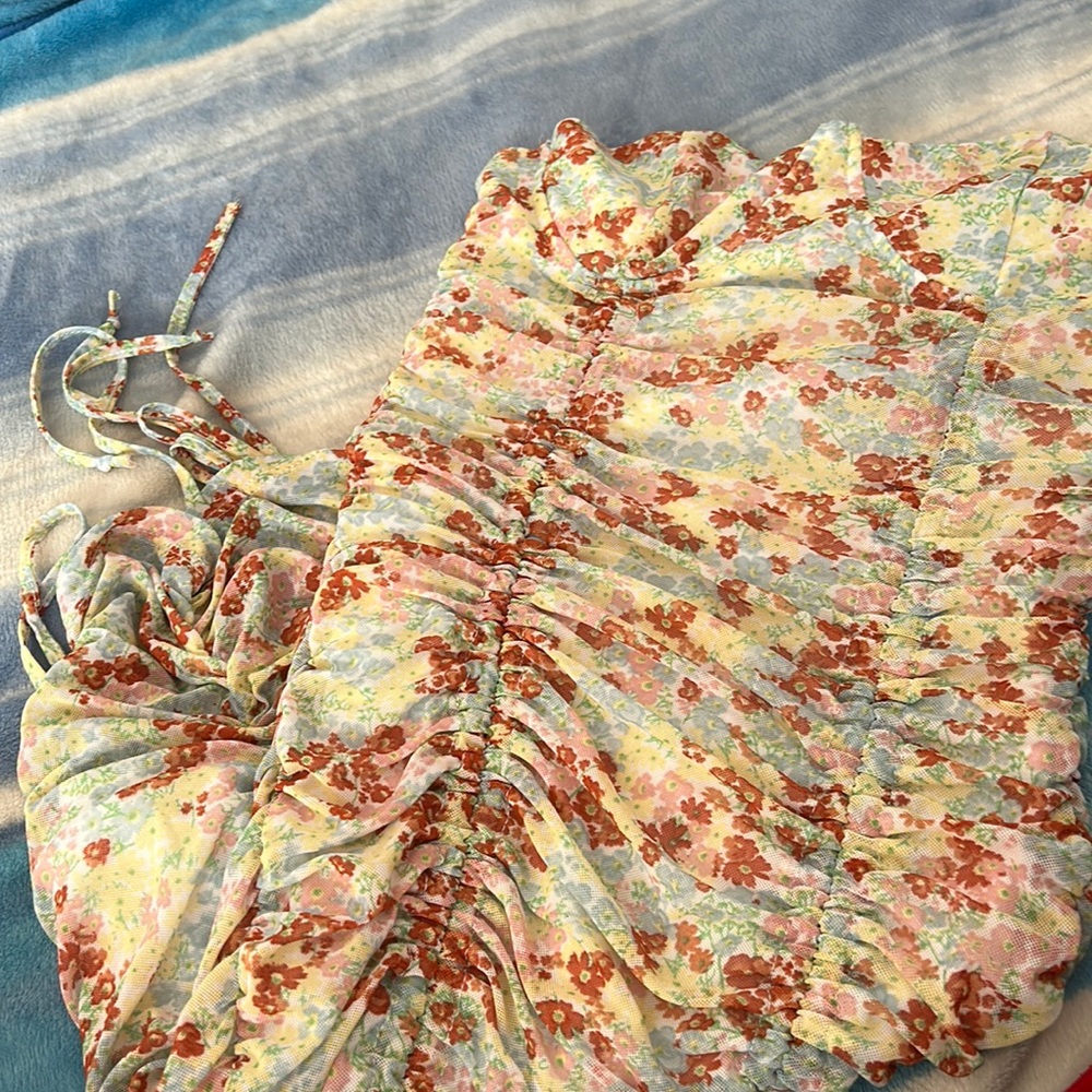 Wore for my 8th grade dance and it doesn’t fit anymore only worn 1 time